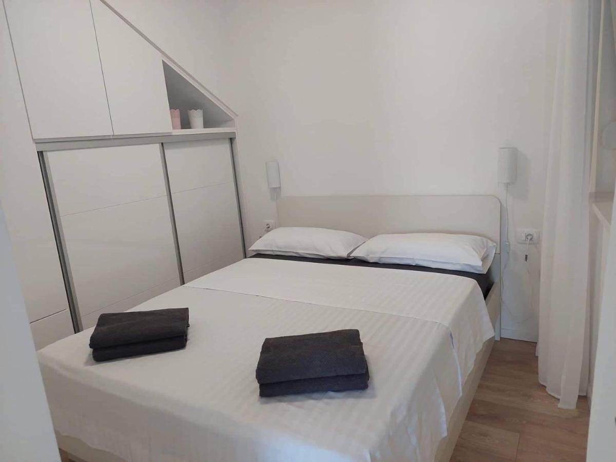 Ferienhaus Maestral - Kastel Kambelovac Каштела Экстерьер фото