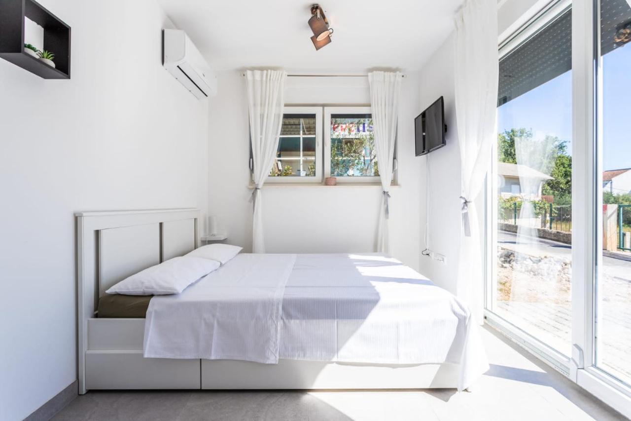 Ferienhaus Maestral - Kastel Kambelovac Каштела Экстерьер фото