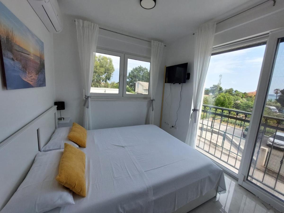 Ferienhaus Maestral - Kastel Kambelovac Каштела Экстерьер фото