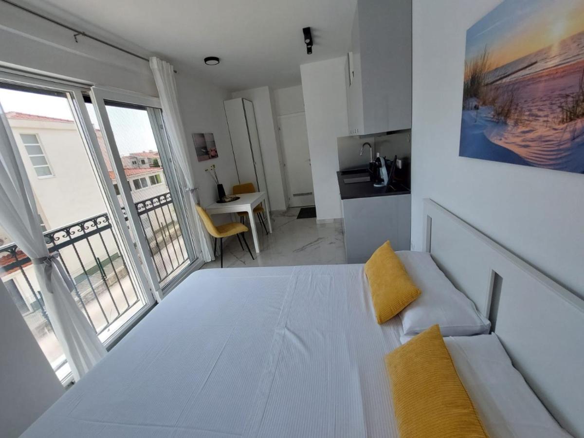 Ferienhaus Maestral - Kastel Kambelovac Каштела Экстерьер фото